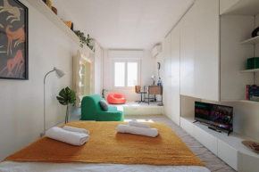 Appartamento di Design con Vista su Via Tortona Milano